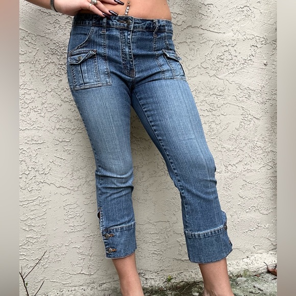 Y2k Platinum Push Capris with Button Details - Picture 8 of 10